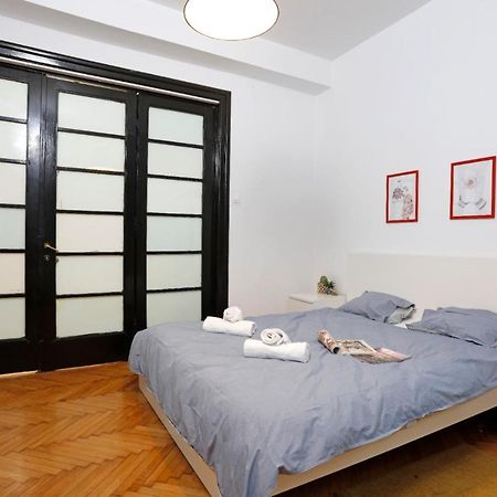 Lovely Apartment With 2 Bedrooms Bucharest Exterior photo