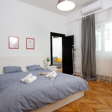 Lovely Apartment With 2 Bedrooms Bucharest Exterior photo