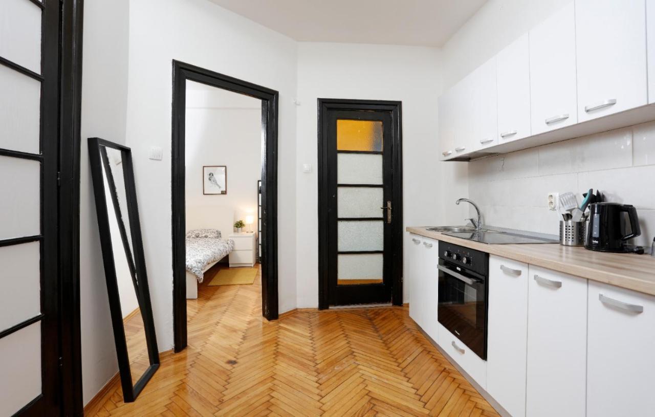Lovely Apartment With 2 Bedrooms Bucharest Exterior photo