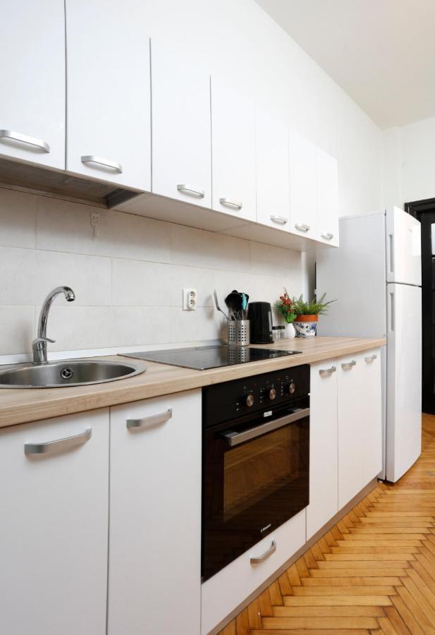 Lovely Apartment With 2 Bedrooms Bucharest Exterior photo