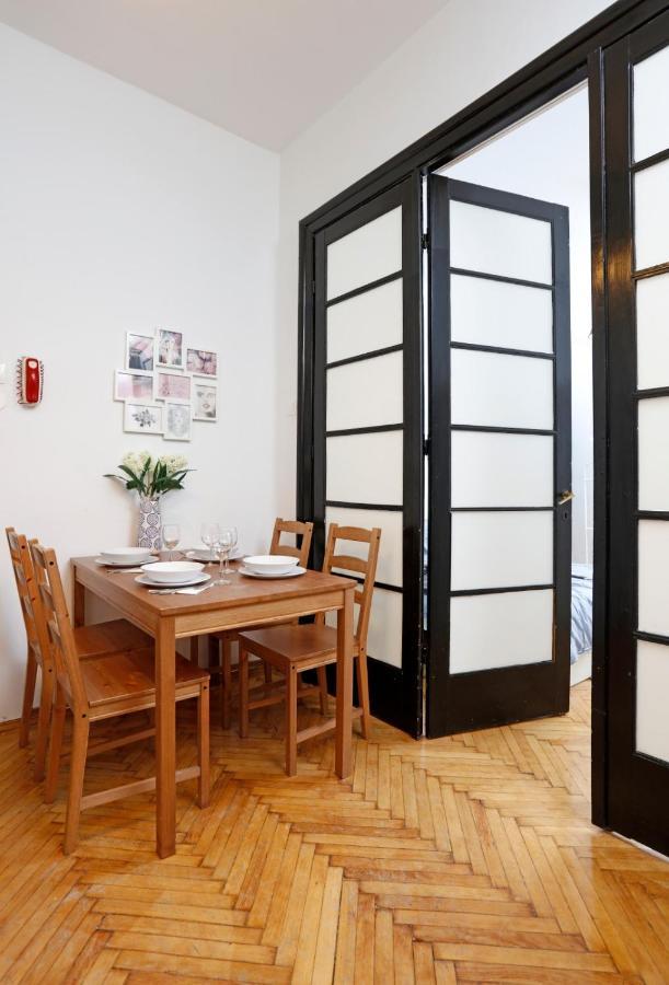 Lovely Apartment With 2 Bedrooms Bucharest Exterior photo