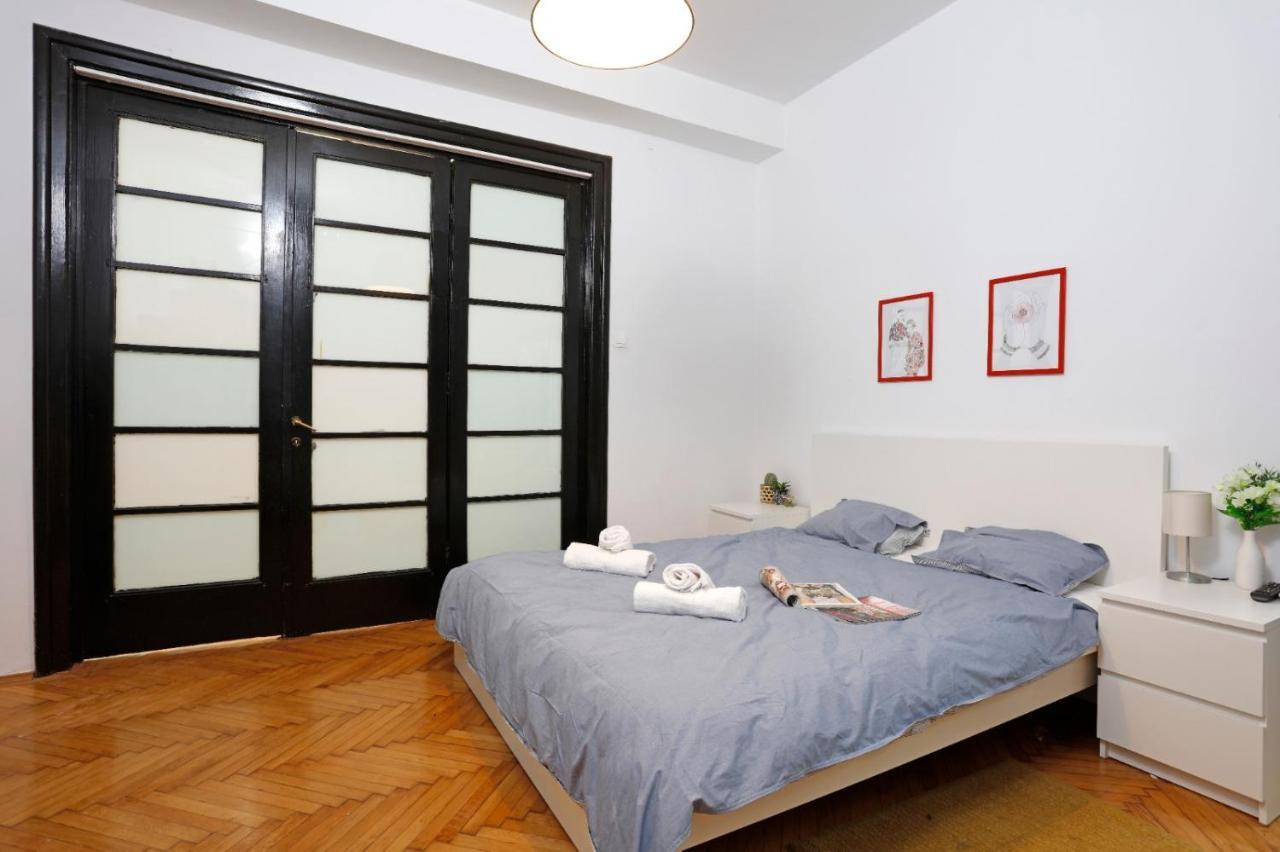 Lovely Apartment With 2 Bedrooms Bucharest Exterior photo