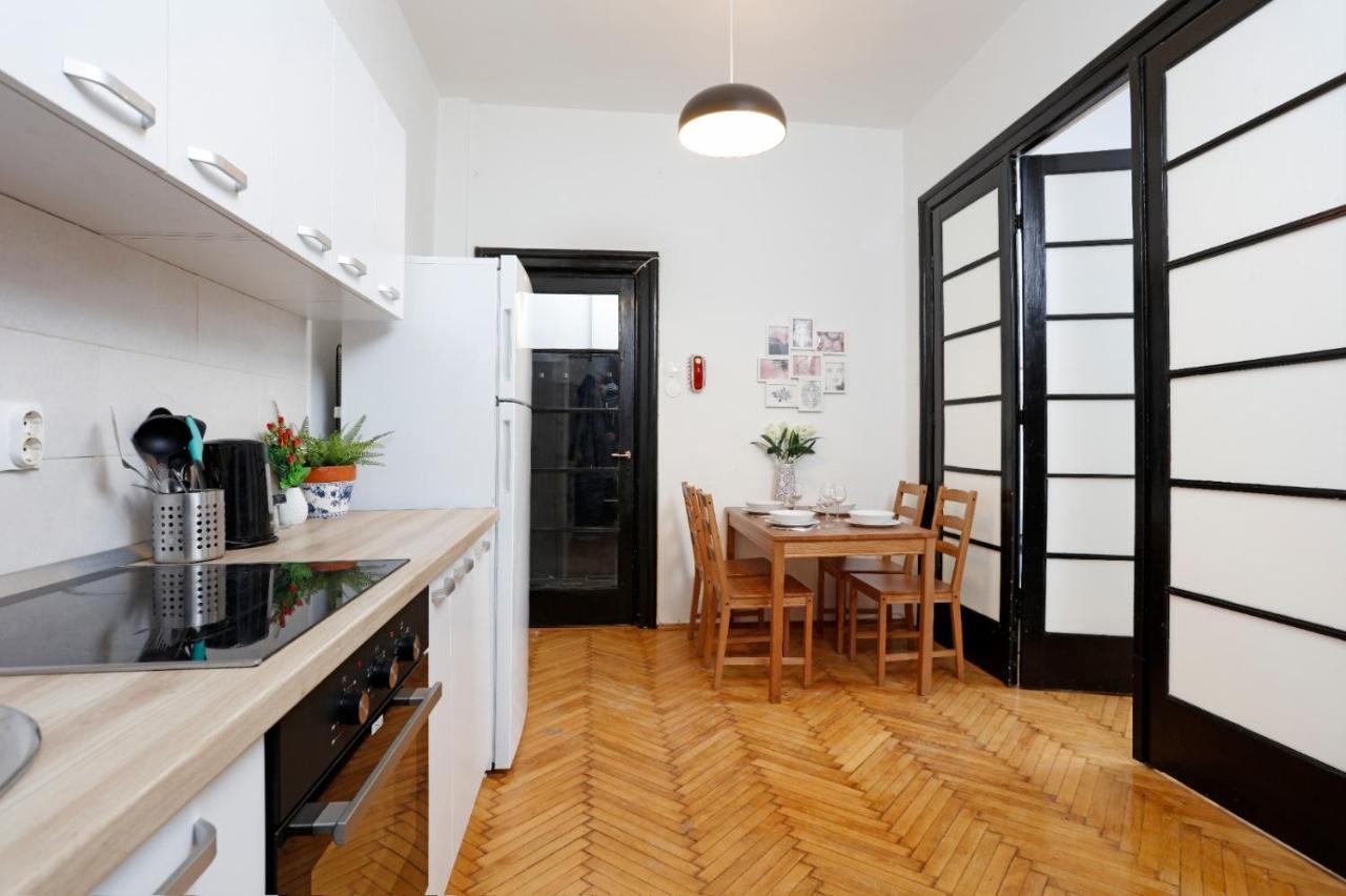 Lovely Apartment With 2 Bedrooms Bucharest Exterior photo