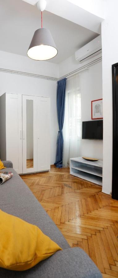 Lovely Apartment With 2 Bedrooms Bucharest Exterior photo